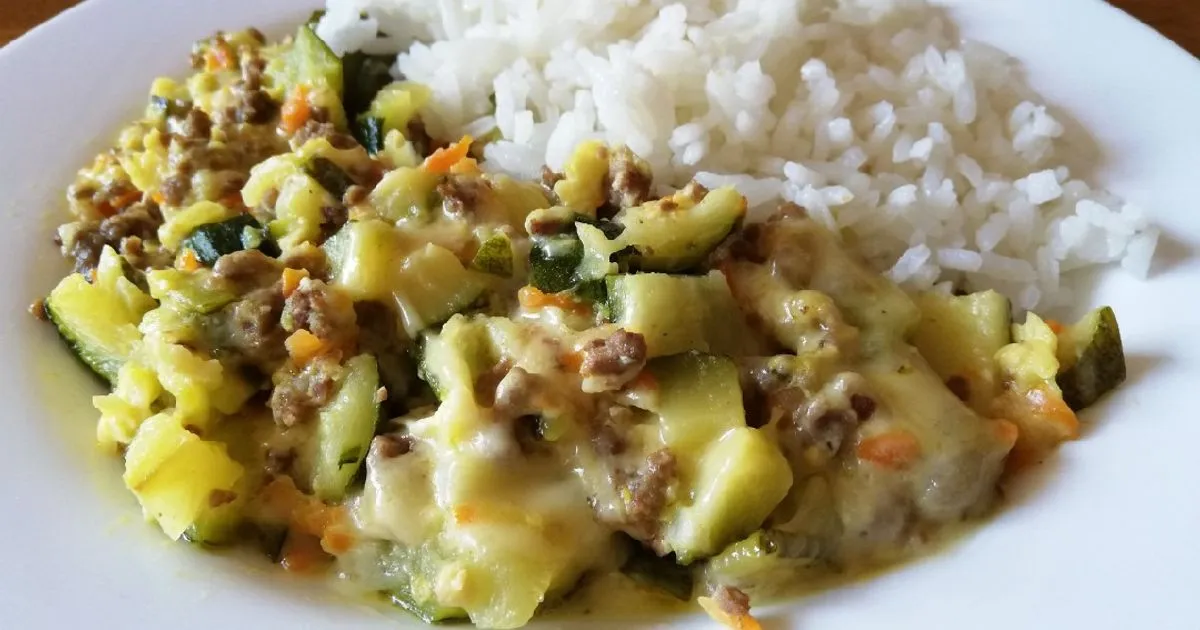 Guiso de zapallitos con carne y arroz